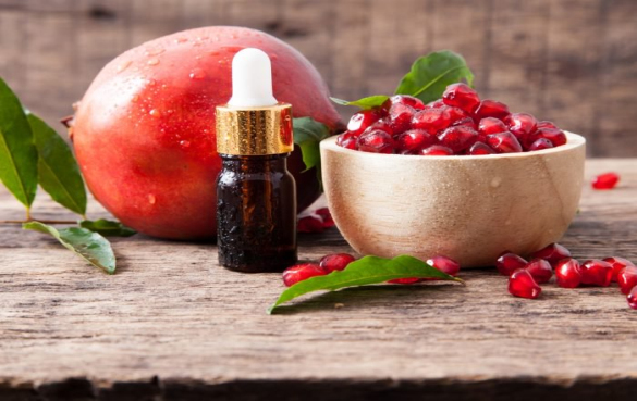 CO2 extracted pomegranate seed oil